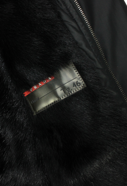 Prada Giubbotto nero in nylon con interno in pelliccia -